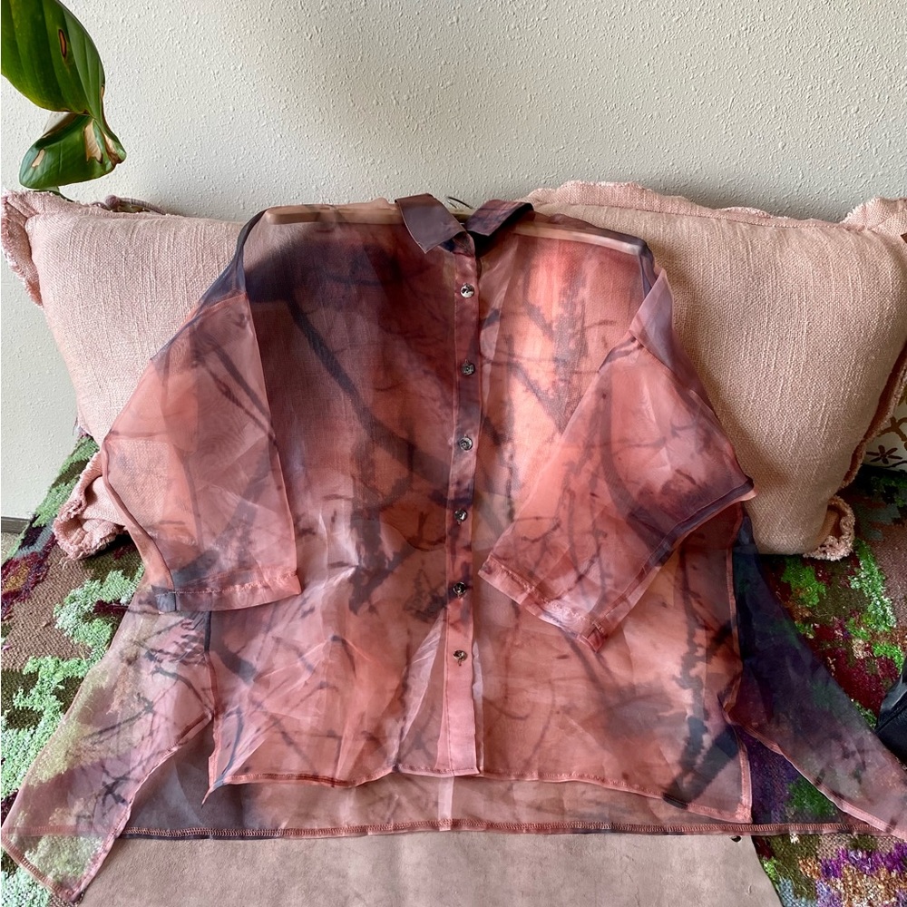 Oversized gossamer over pinning is THE PERFECT travel piece.